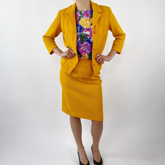 Small Mustard Yellow Mod Knit Skirt Suit - Picture 2 of 4